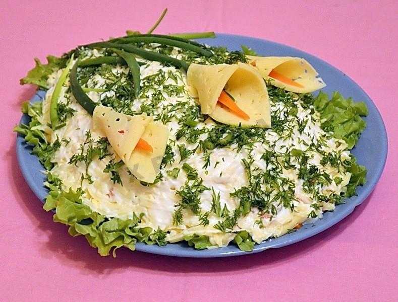 Салат с курицей и ананасами - лучшие простые и вкусные рецепты.