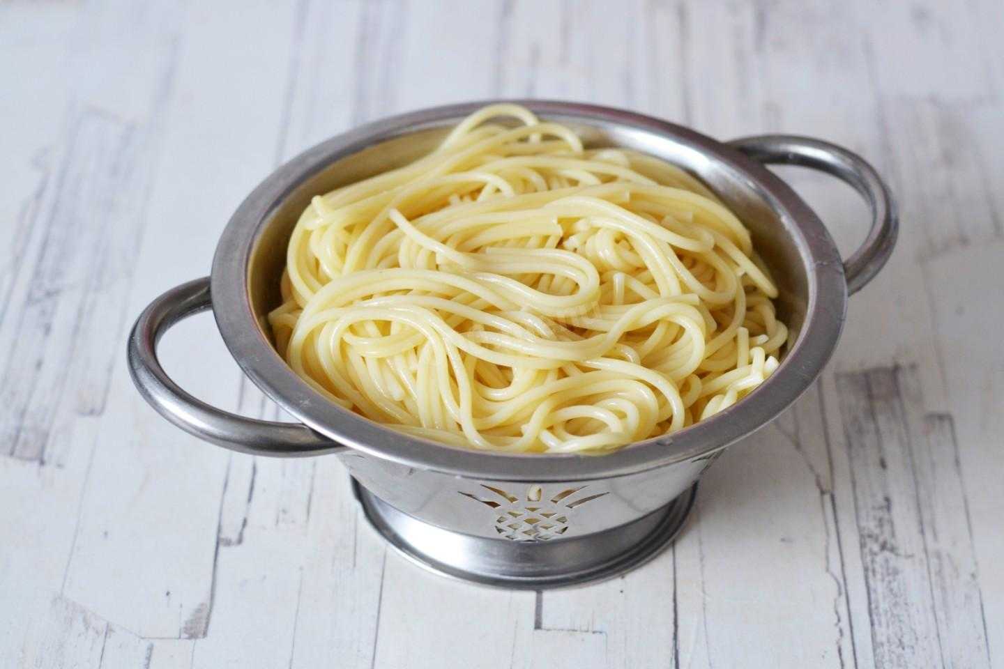 Спагетти с сыром в сливочном соусе