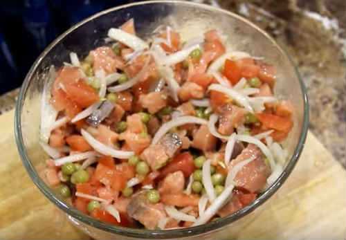 Салат с авокадо и красной рыбой рецепт с фото пошагово и видео - 1000.menu