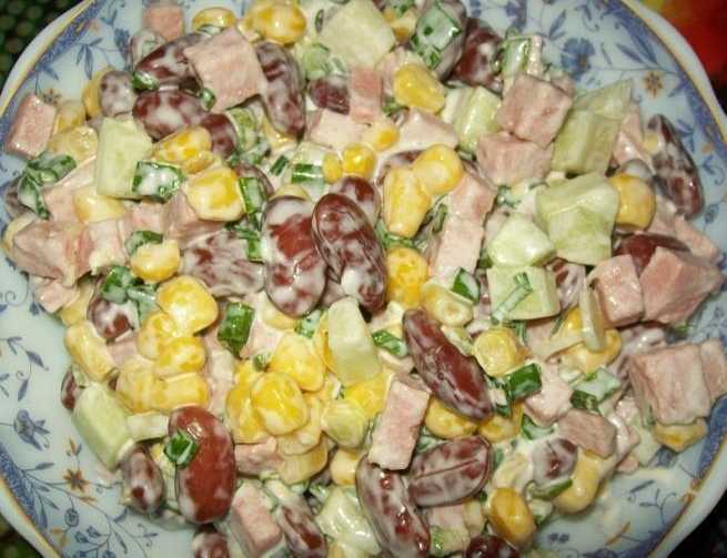 Рецепты очень вкусных салатов с фасолью и сухариками