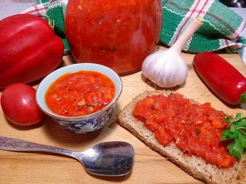 Острая аджика из помидор и чеснока на зиму — лучшие рецепты, пальчики оближешь