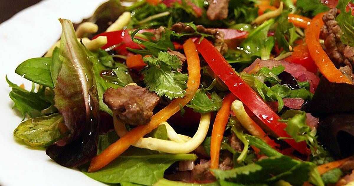 Теплый салат с говядиной – питательная протеиновая закуска: рецепт с фото и видео