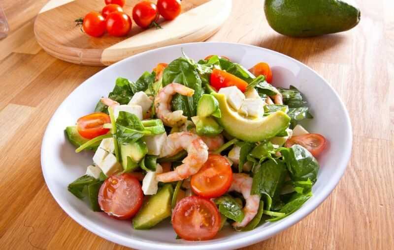 Салат с креветками и авокадо: 6 очень вкусных рецептов