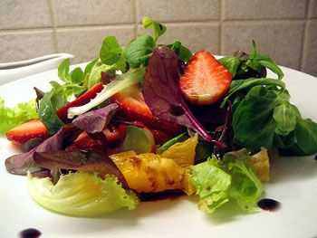 Овощные салаты: 10 полезных и вкусных рецептов