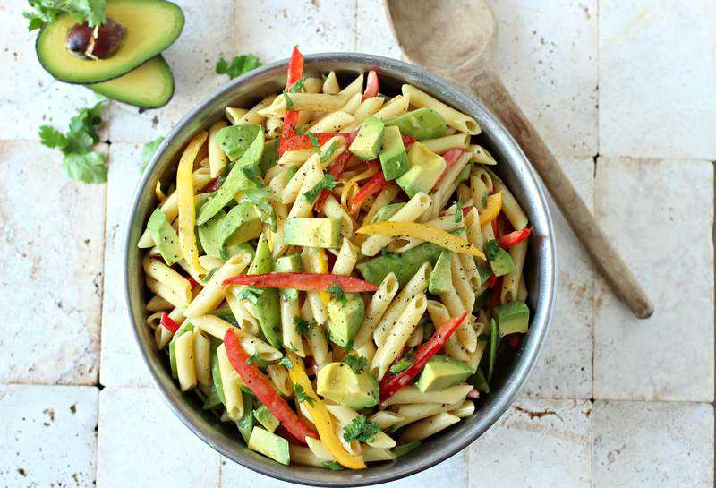 Салат с авокадо и сухариками — пошаговый рецепт с фото