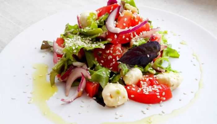 Простые и вкусные рецепты салатов с авокадо для домашнего приготовления с фотографиями и пошаговым описанием