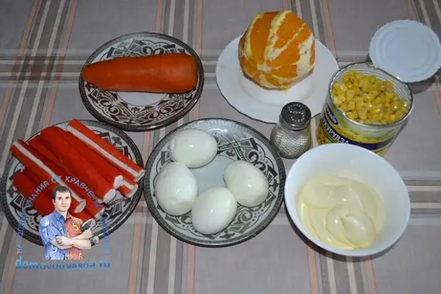 Праздничный слоеный салат с курицей, апельсином и плавленным сыром — рецепт с пошаговыми фото