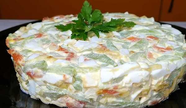 Салат с форелью слабосоленой рецепт с фото пошагово - 1000.menu