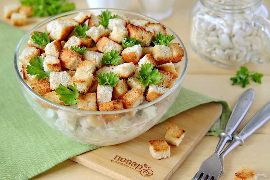 Салаты с сухариками и фасолью: 12 рецептов, которые вас удивят