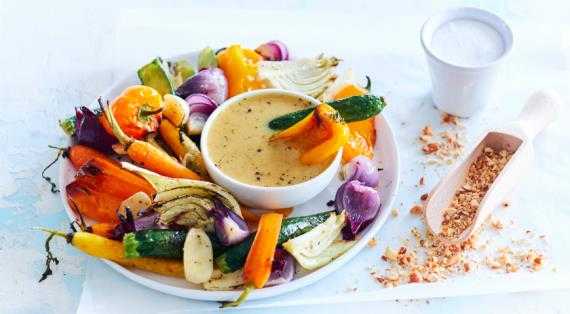 Заправки и соусы для салатов – 15 домашних рецептов без майонеза
