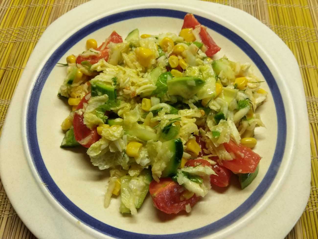 Салат с курицей и авокадо – 7 простых и вкусных рецептов