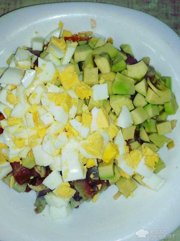 Салат с авокадо и семгой