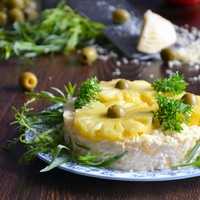 Салат с курицей и ананасами: 15 вкуснейших классических рецептов