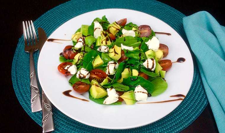 Салат с креветками и авокадо: 6 очень вкусных рецептов