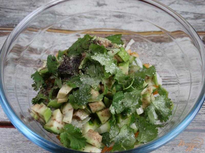 Салат из пекинской капусты со свининой и авокадо – рецепт с фото