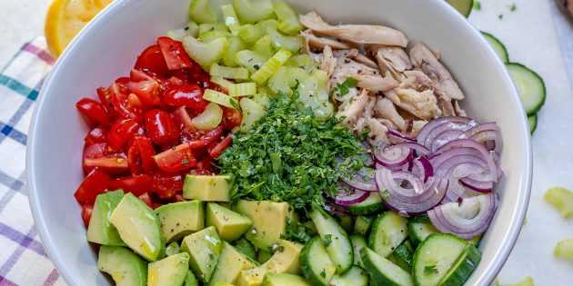 7 рецептов салата с сельдереем стеблевым: с яблоком, курицей, огурцом, морковью и др.