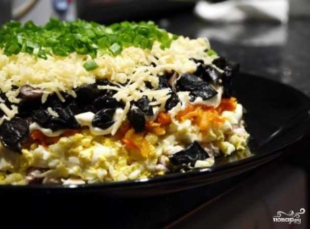 Салат с сельдереем и яблоком и курицей - сытная и витаминная закуска для летнего меню: рецепт с фото и видео