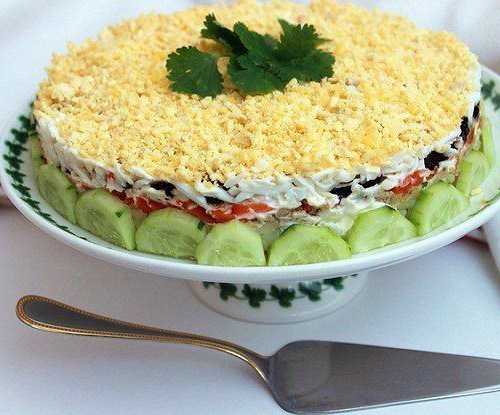 Салат из печени трески — очень вкусные классические рецепты