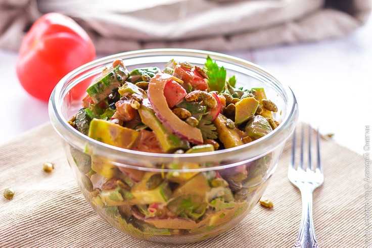 Салат с авокадо и сухариками — пошаговый рецепт с фото