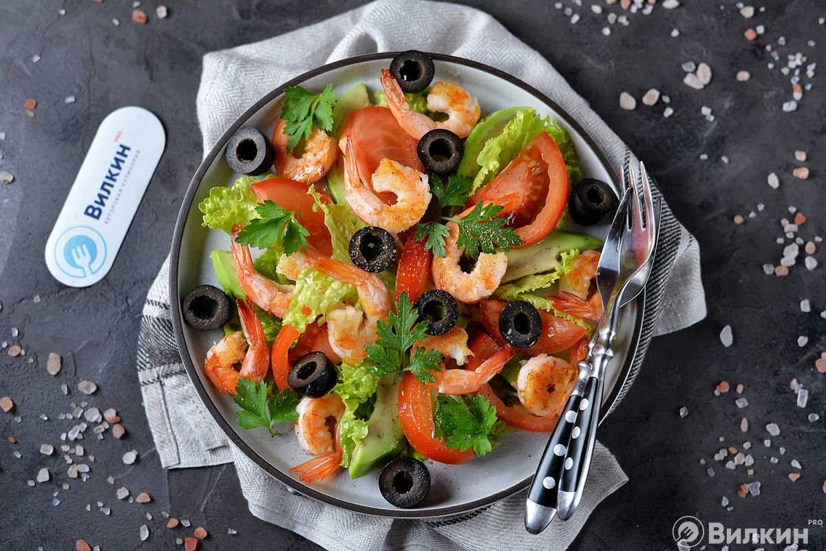 Салат с авокадо и креветками: топ 3 рецепта с фото