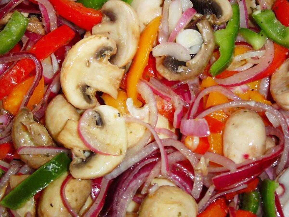 Постные салаты с грибами: фото, рецепты приготовления грибных салатов на поминки и праздники