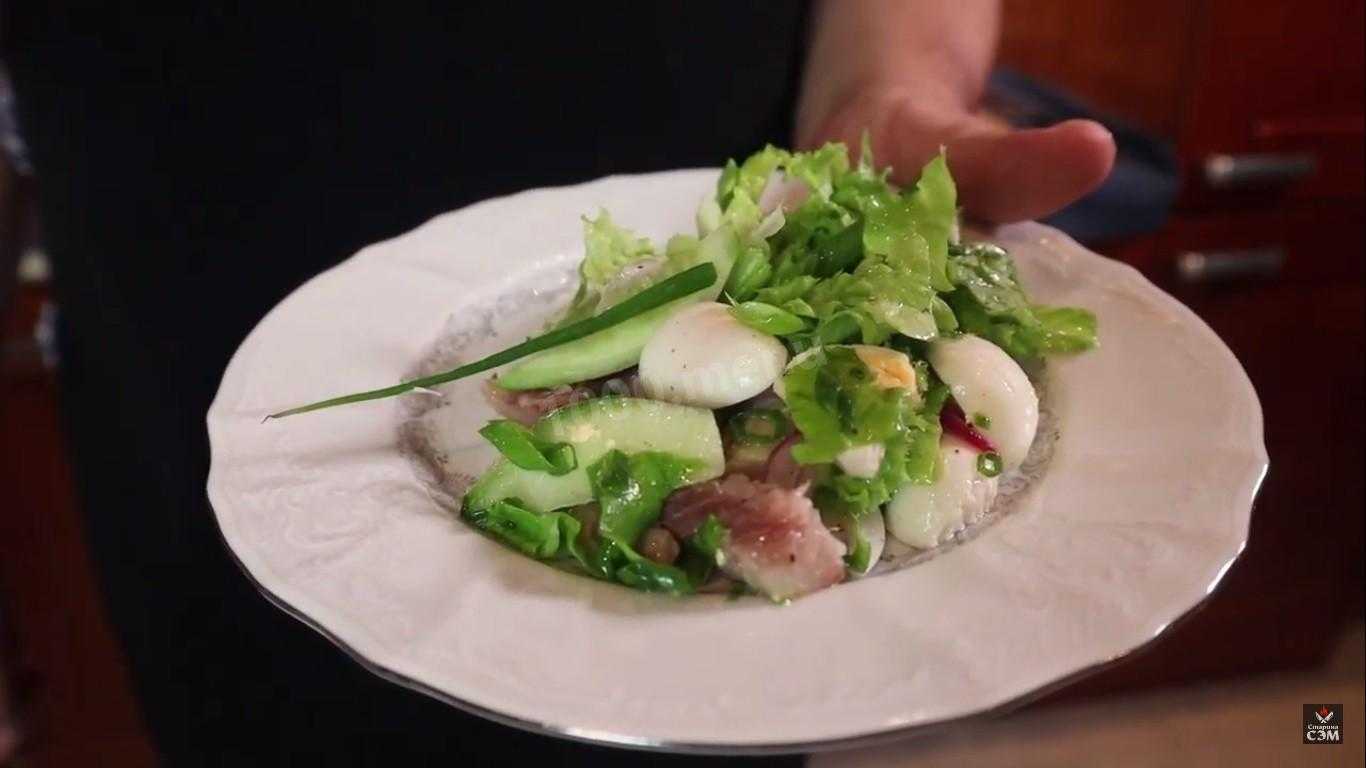 Салат с горбушей консервированной рисом и яйцом рецепт с фото пошагово и видео - 1000.menu