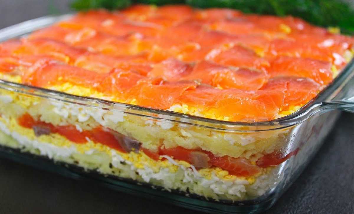 Салат с красной рыбой: 19 рецептов для праздничного стола