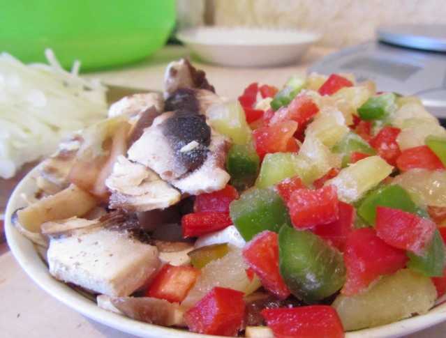 Салат с фунчозой и курицей - вкусное знакомство с азиатской кухней: рецепт с фото и видео