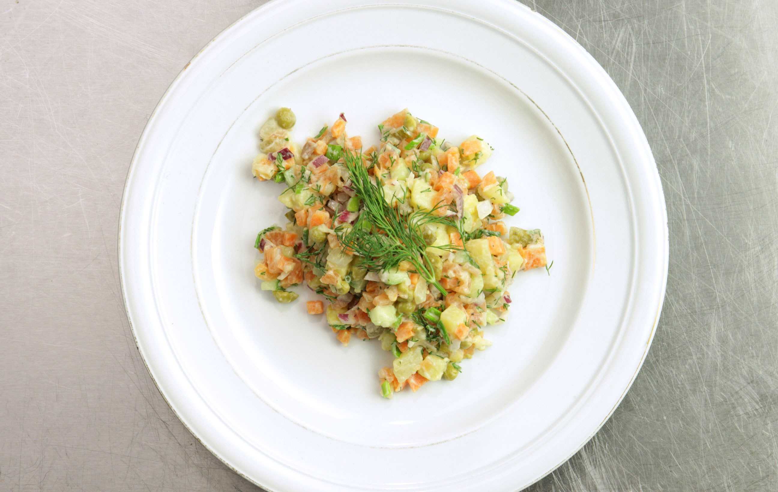 Салат с селедкой. 13 очень вкусных рецептов на праздник и каждый день