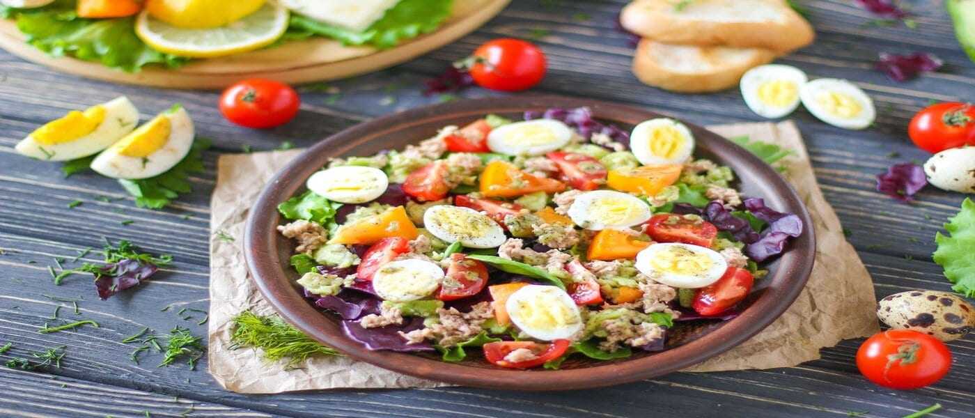 Салат с тунцом и кукурузой рецепт с фото пошагово - 1000.menu
