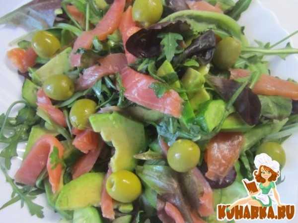 Салат с лососем – достойное и вкусное блюдо для праздничного стола: рецепт с фото и видео
