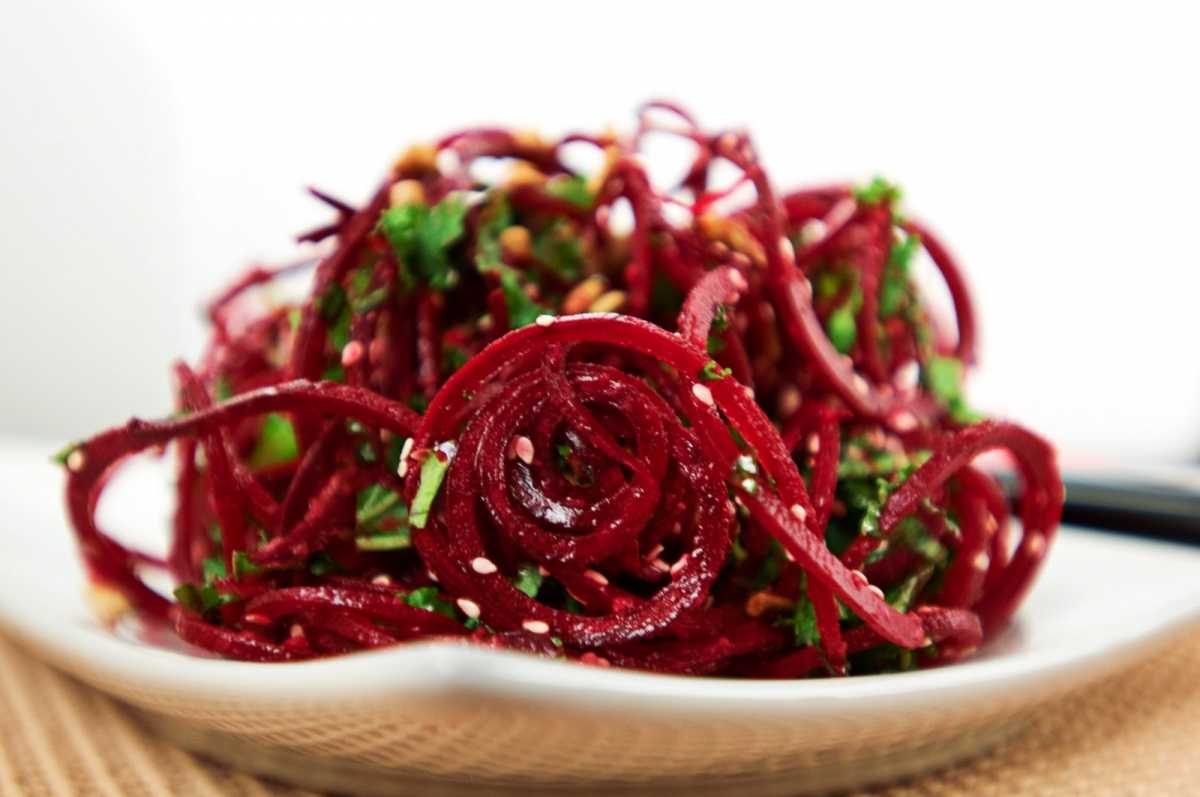 Салат из маринованной свеклы - 384 рецепта: овощные салаты | foodini