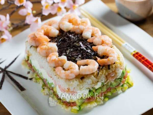 Рисовый азиатский салат с теплым лососем