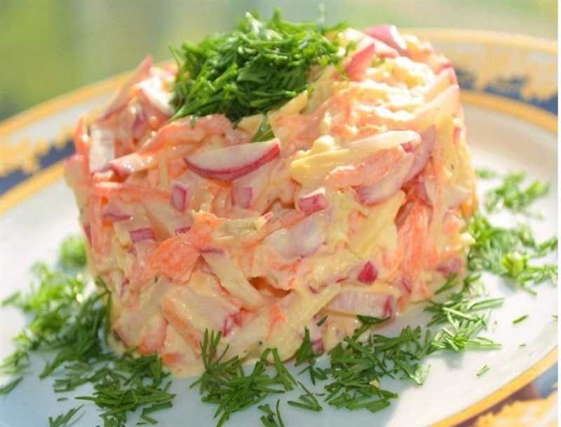 Салат с яблоком и сыром и яйцом –  богатая вкусовая палитра: рецепт с фото и видео
