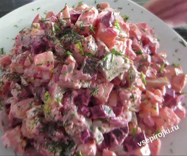 Салаты из селедки соленой на скорую руку. салат с копченой селедкой и рисом. салат из селедки с грибами «лисья шубка»