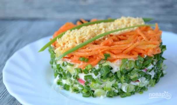 Салат с корейской морковью и крабовыми палочками - рецепт