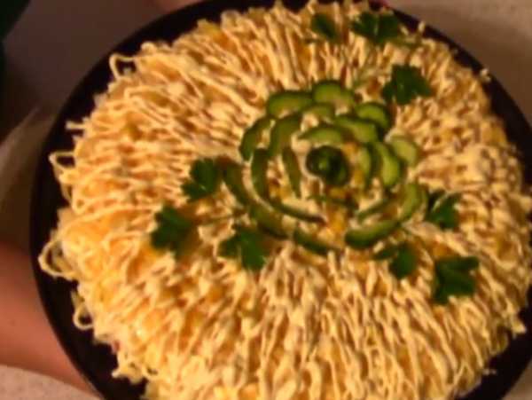Салат с крабовыми палочками и сыром: удивительная нежность