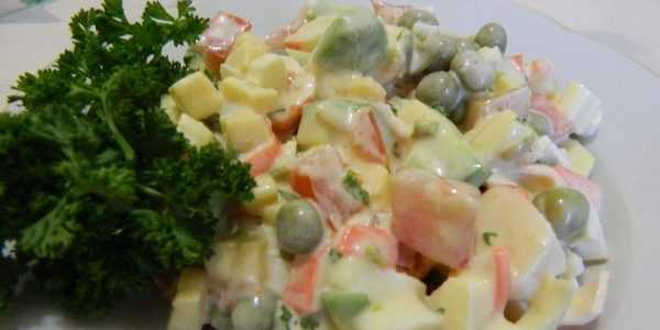 Салат купеческий с куриными грудками и зеленым горошком рецепт с фото пошагово - 1000.menu