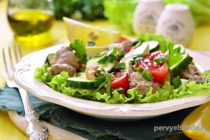 Классический салат с печенью трески — 10 очень вкусных и простых рецептов