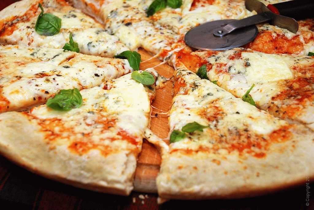 Пицца два сыра три мяса рецепт с фото и видео - 1000.menu