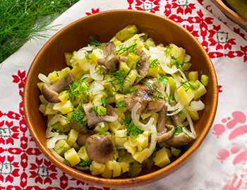 Салат деревенский с грибами и картошкой – вкусные воспоминания