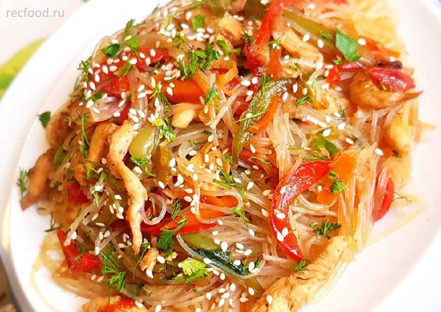 Вкусный салат из фунчозы с курицей и овощами – пошаговый рецепт с фото