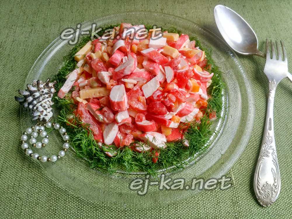 Салат красное море с крабовыми палочками и сладким перцем. простой и вкусный пошаговый рецепт
