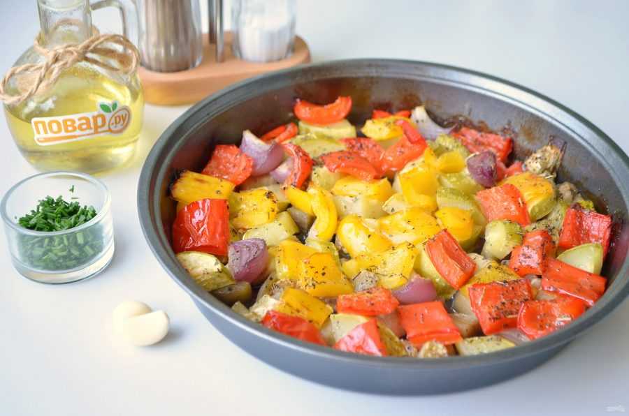 Как приготовить армянский салат из печеных овощей на мангале