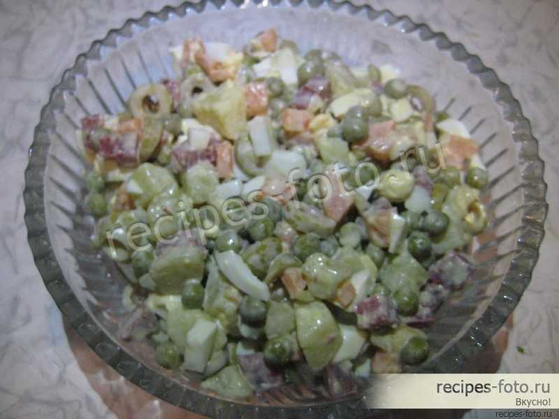 Салат с маринованными огурцами: 210 домашних рецептов