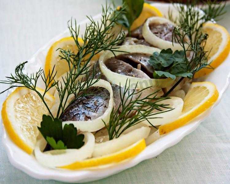 Рецепты салатов с варёной скумбрией