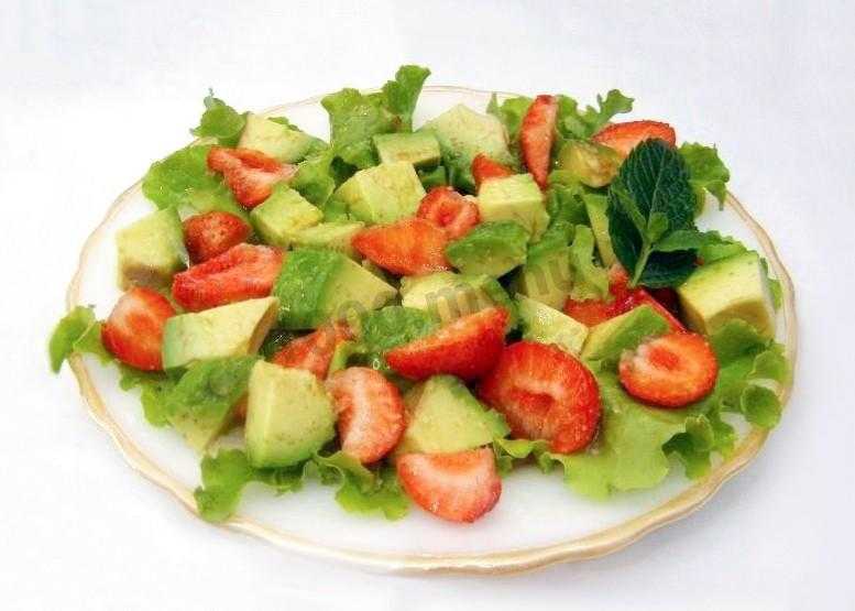 Салат с авокадо и тунцом: 9 обязательных для дегустации рецепта