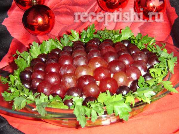 Салат тиффани с виноградом орехами и курицей