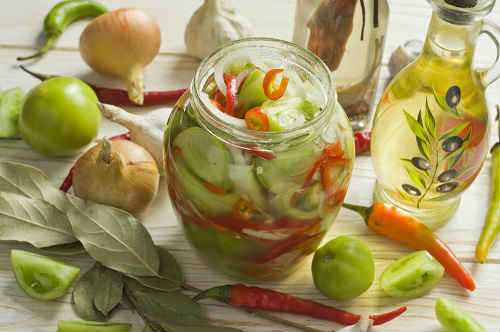 Салат из зеленых помидор: 10 лучших рецептов