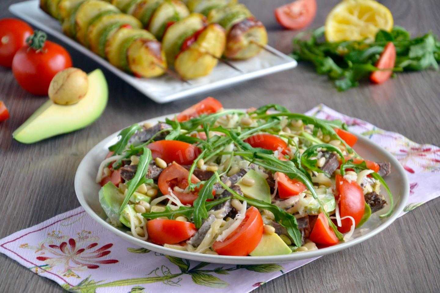 Салат с моцареллой, рукколой и помидорами черри рецепт с фото пошагово и видео - 1000.menu